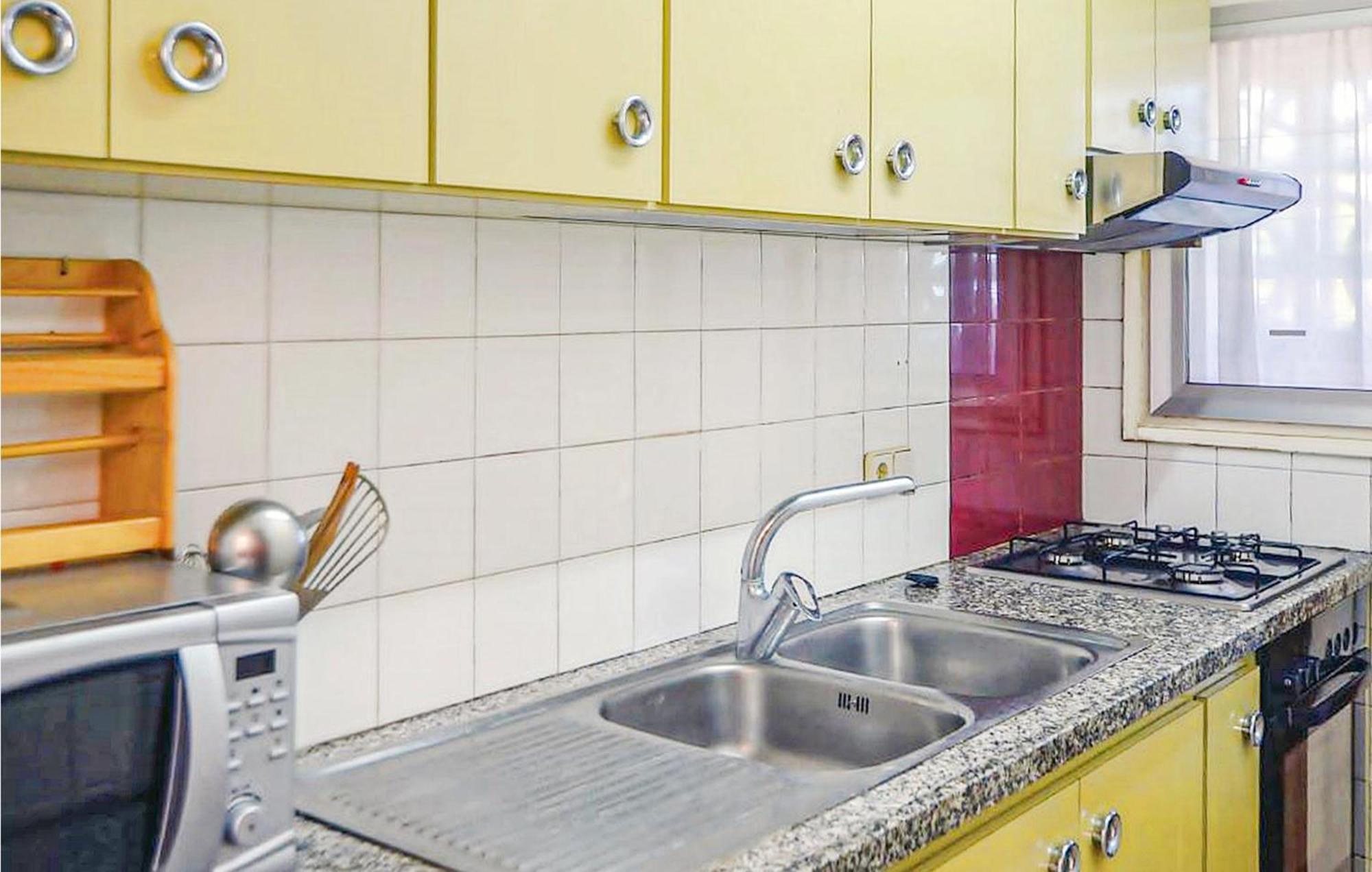 Appartement Awesome In With Kitchen